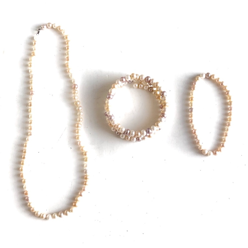 Three Pieces Freshwater Pearl Necklace  Bracelet Set - Light Pink/White